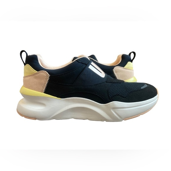 Brand New UGG LA FLEX Athletic Sneaker Shoes Black Peach Fuzz Women’s Size 9 - Picture 10 of 16